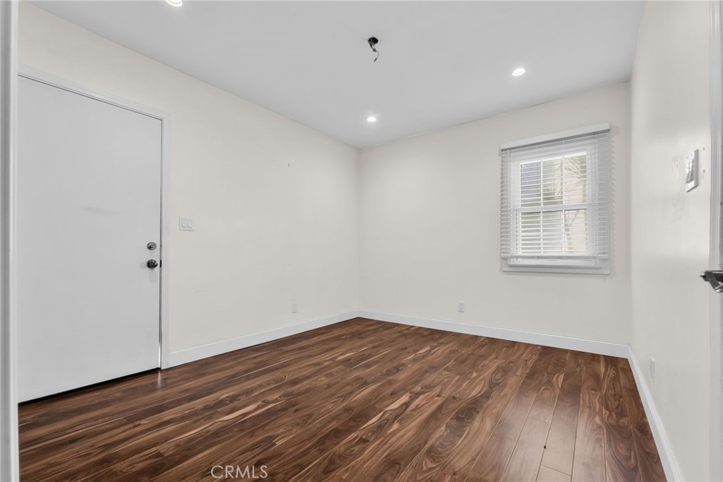 8711 8711 Lilienthal Avenue