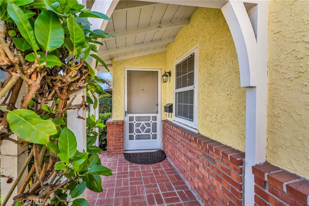 8711 8711 Lilienthal Avenue