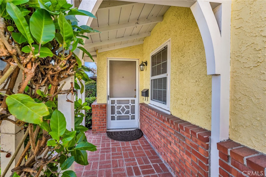 8711 8711 Lilienthal Avenue