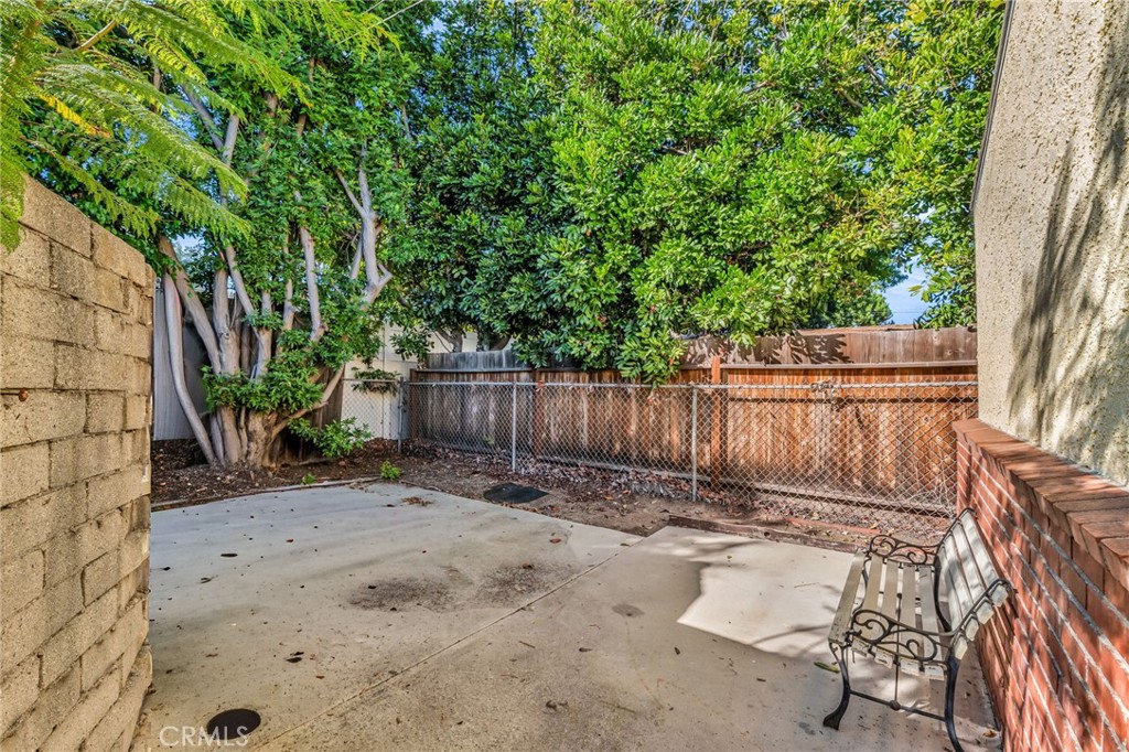 8711 8711 Lilienthal Avenue