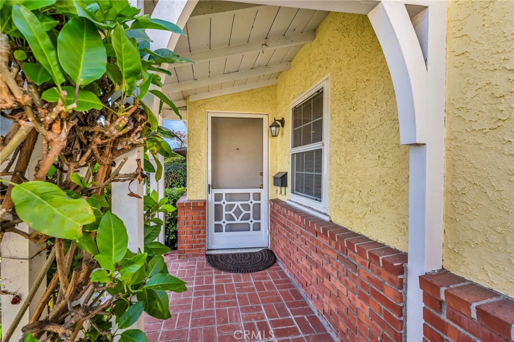 8711 8711 Lilienthal Avenue