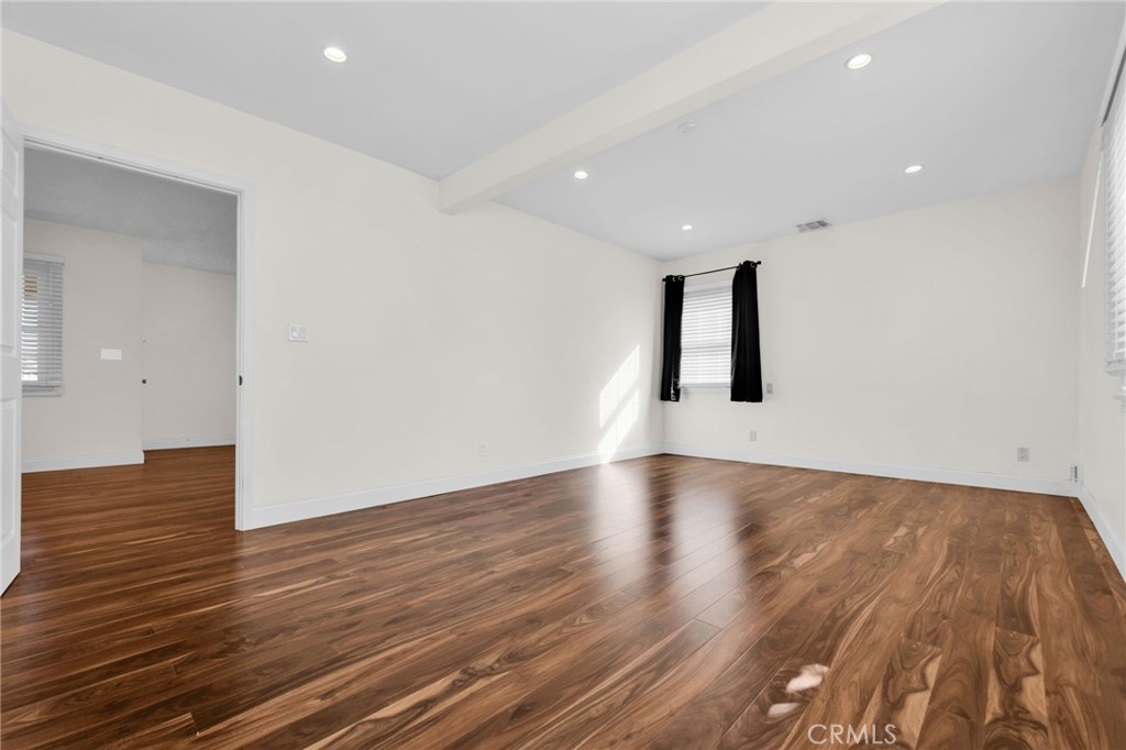 8711 8711 Lilienthal Avenue