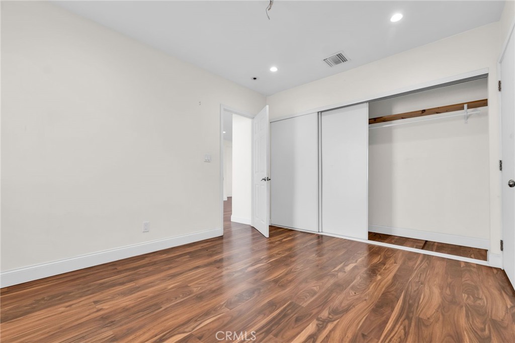 8711 8711 Lilienthal Avenue