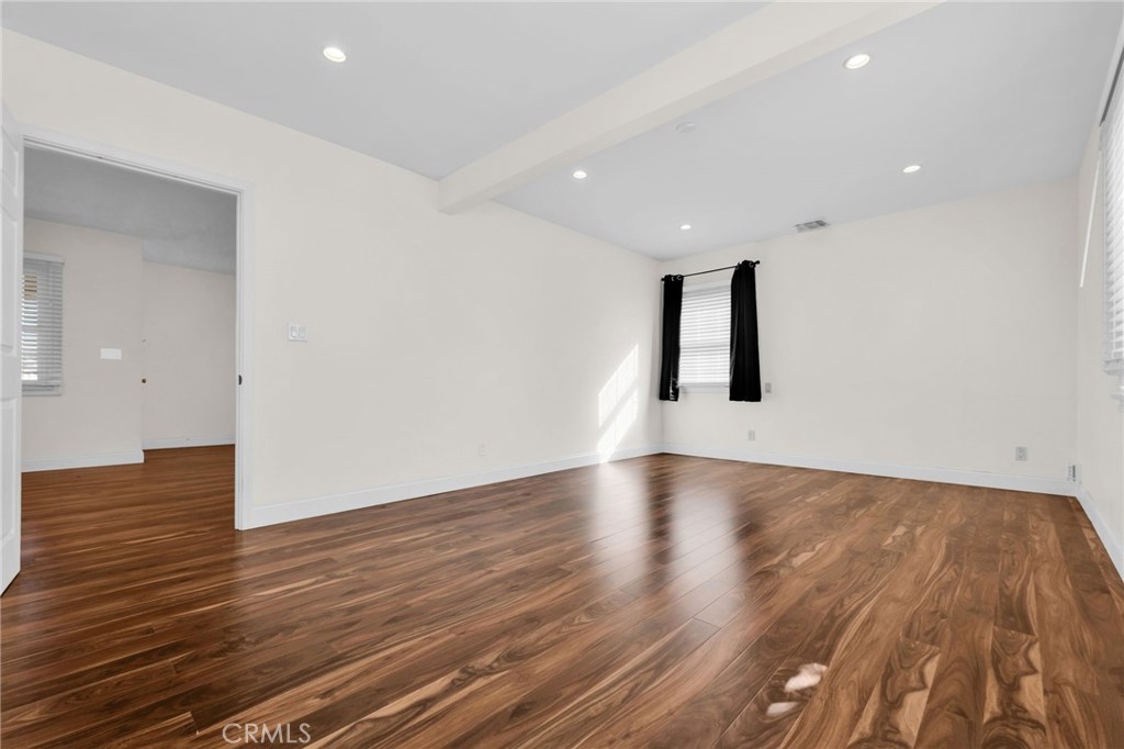 8711 8711 Lilienthal Avenue