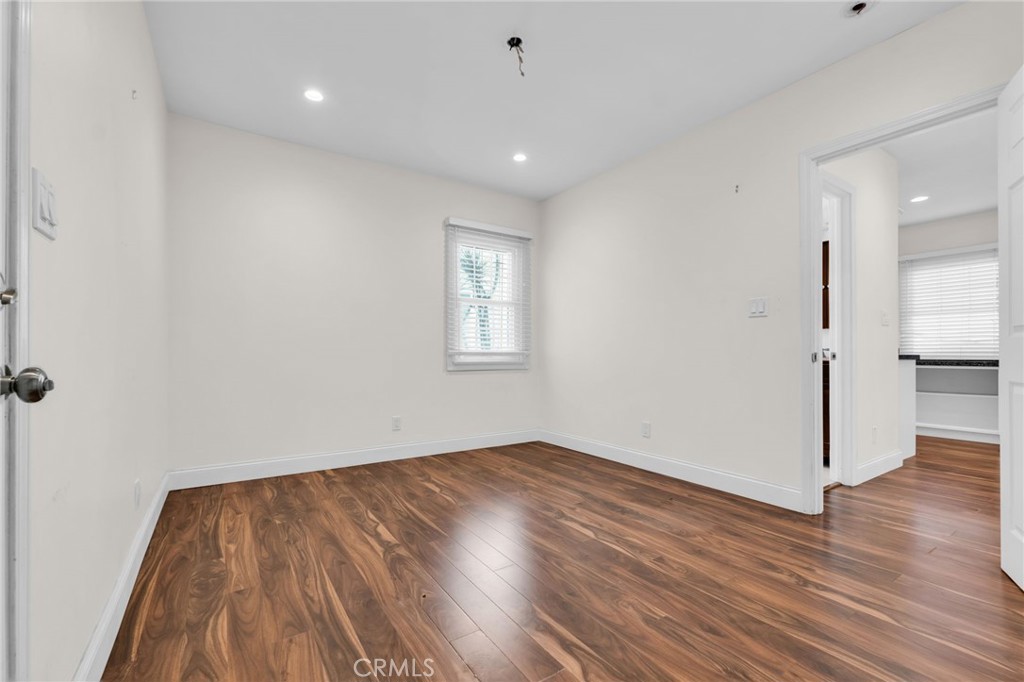 8711 8711 Lilienthal Avenue