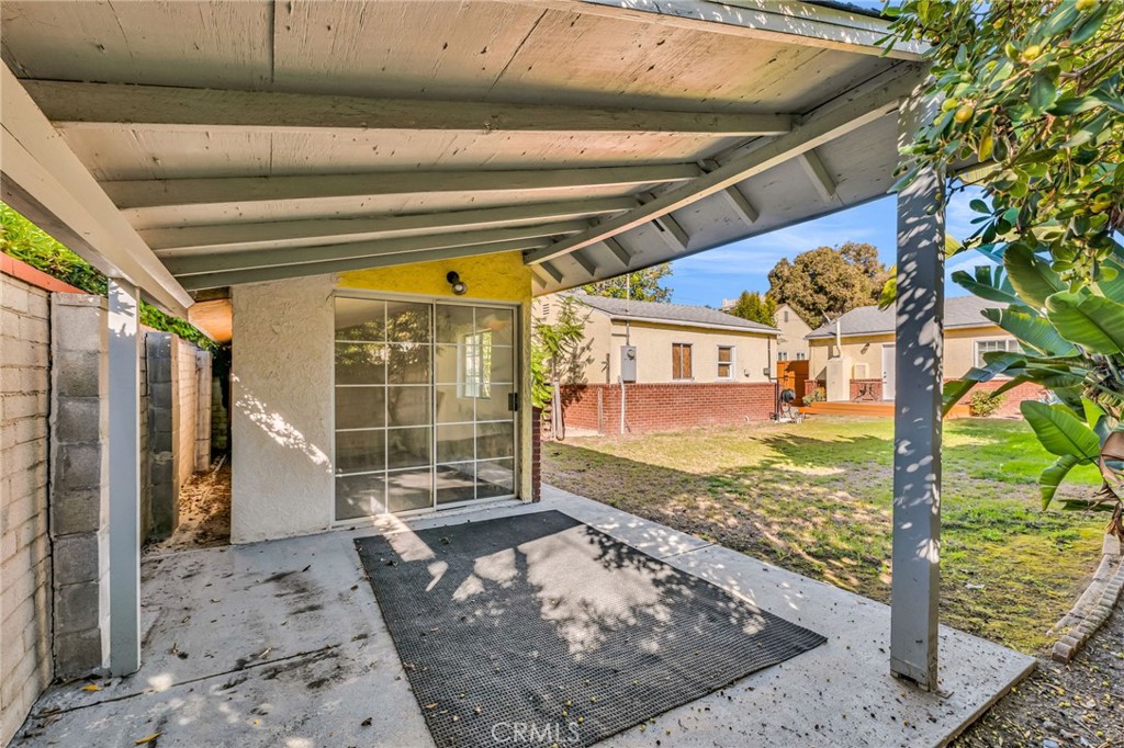 8711 8711 Lilienthal Avenue