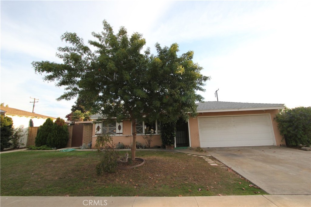 2584 E Delia