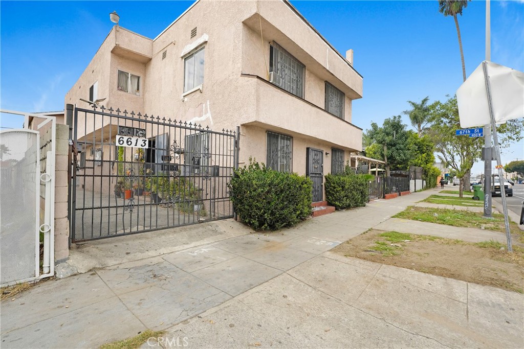 6613 S Figueroa