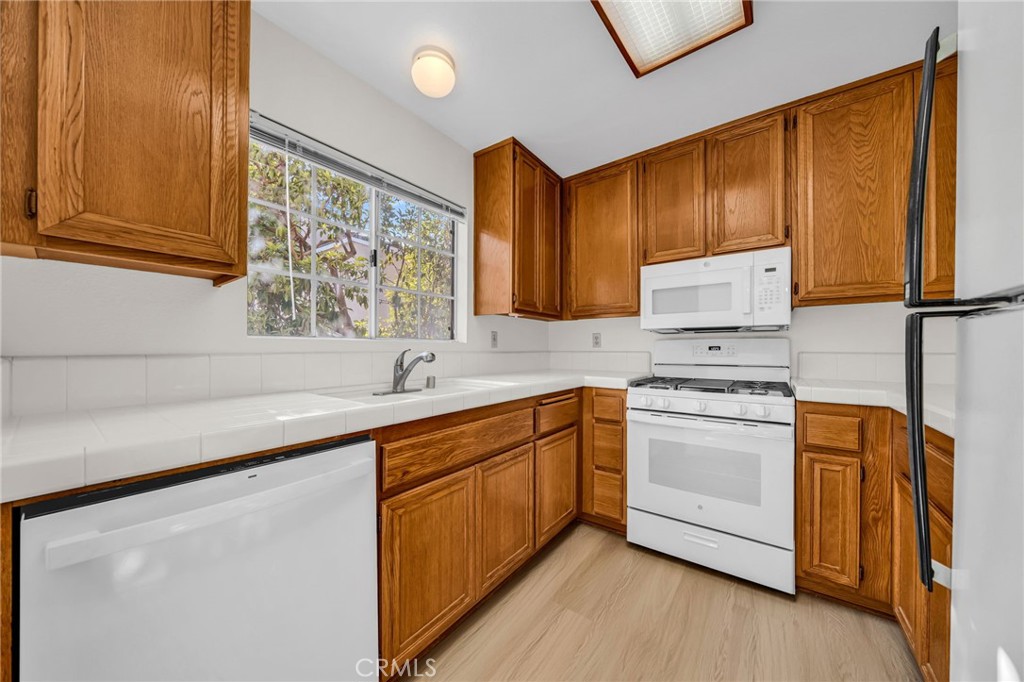 2800 Plaza Del Amo 425