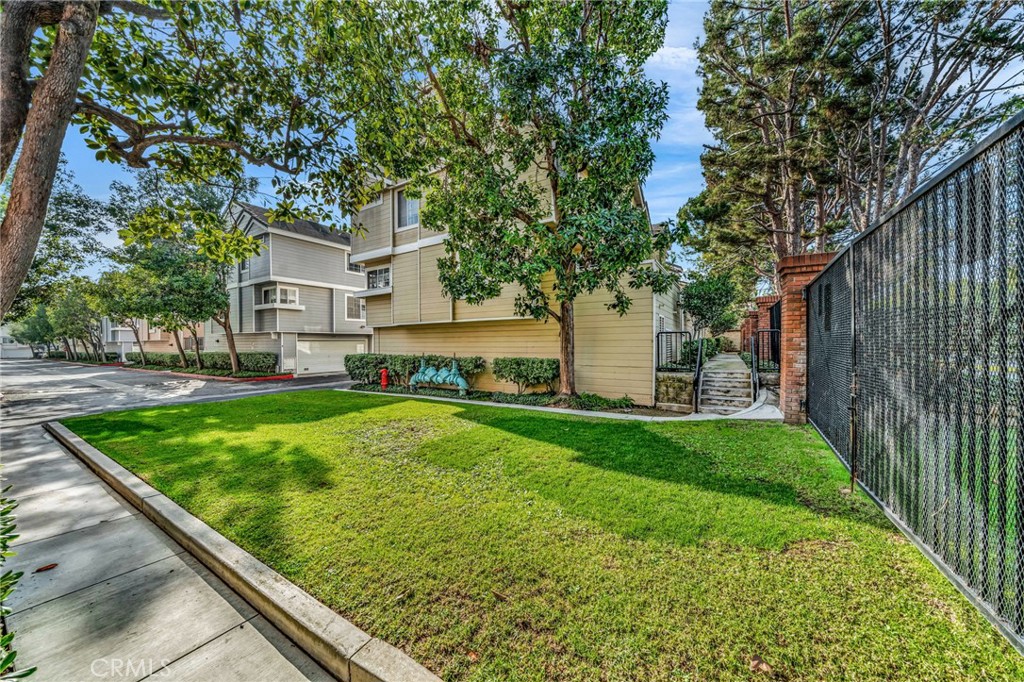 2800 Plaza Del Amo 425