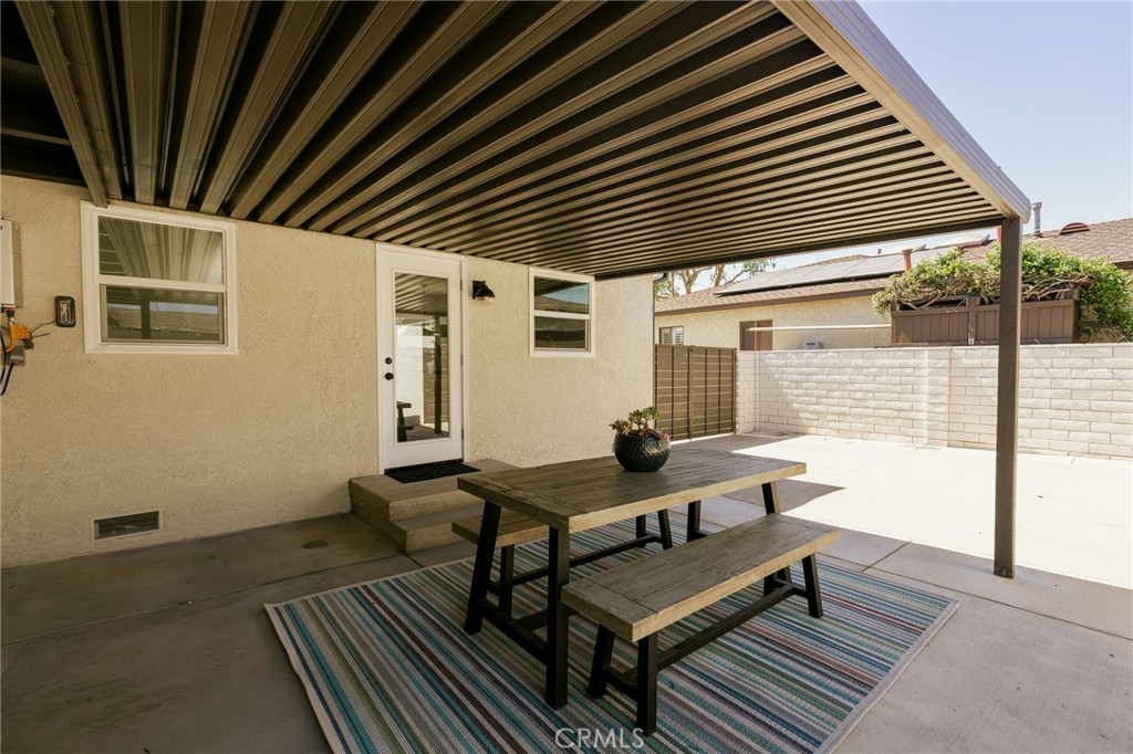 5837 E Gossamer Street