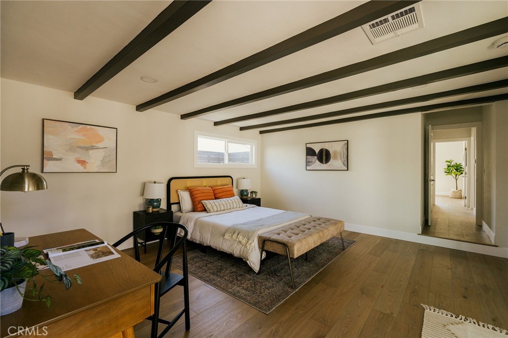 5837 E Gossamer Street