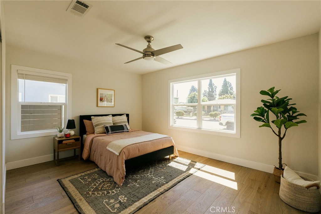 5837 E Gossamer Street