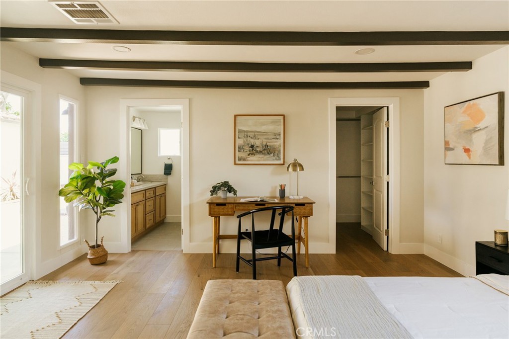 5837 E Gossamer Street