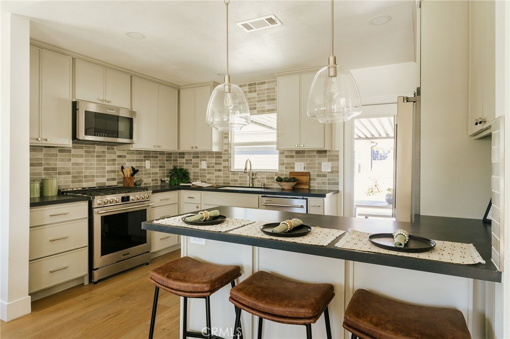 5837 E Gossamer Street