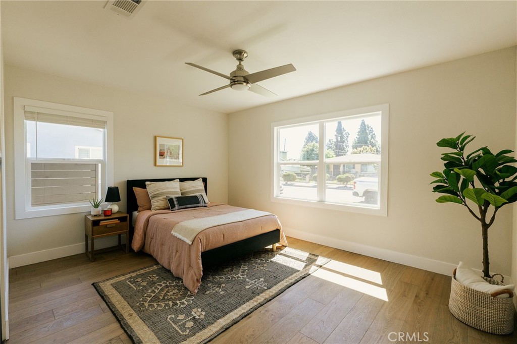 5837 E Gossamer Street