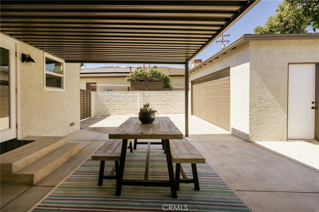 5837 E Gossamer Street