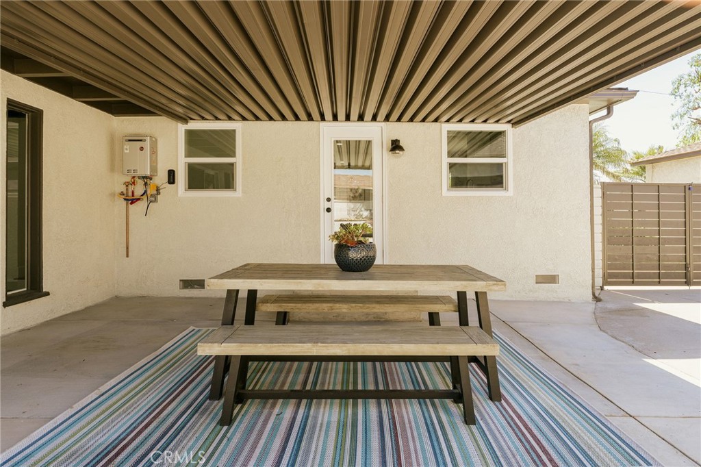 5837 E Gossamer Street