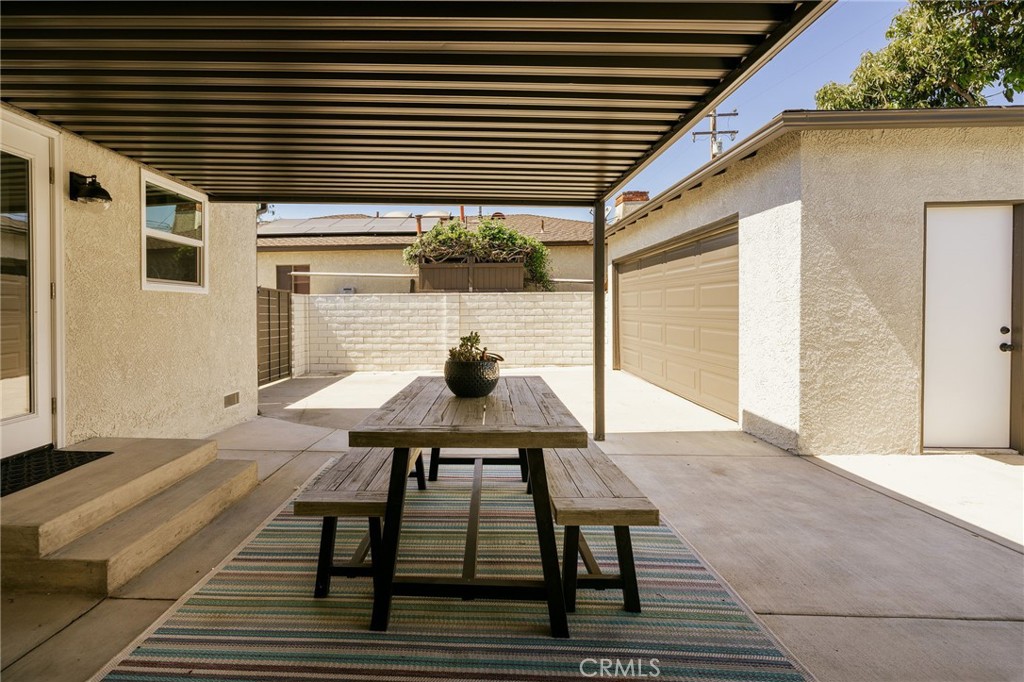 5837 E Gossamer Street