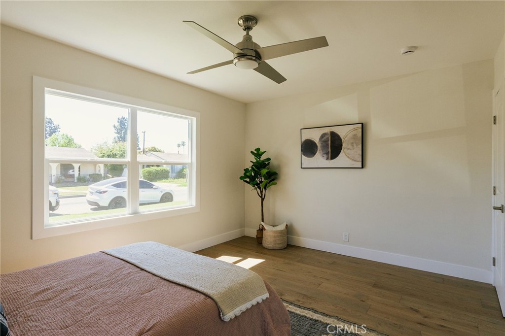 5837 E Gossamer Street