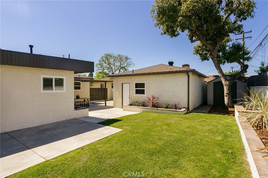 5837 E Gossamer Street