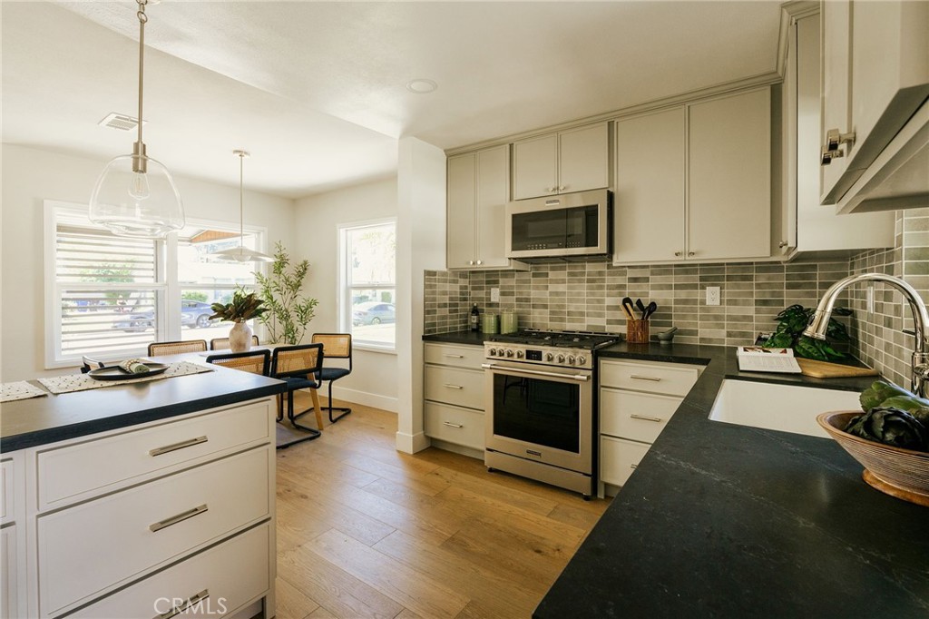 5837 E Gossamer Street