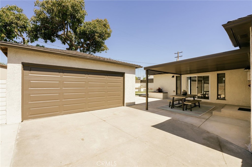 5837 E Gossamer Street