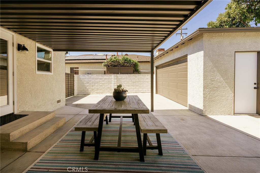 5837 E Gossamer Street