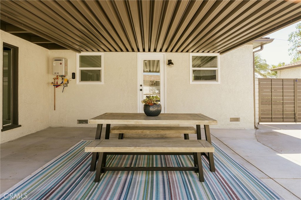 5837 E Gossamer Street