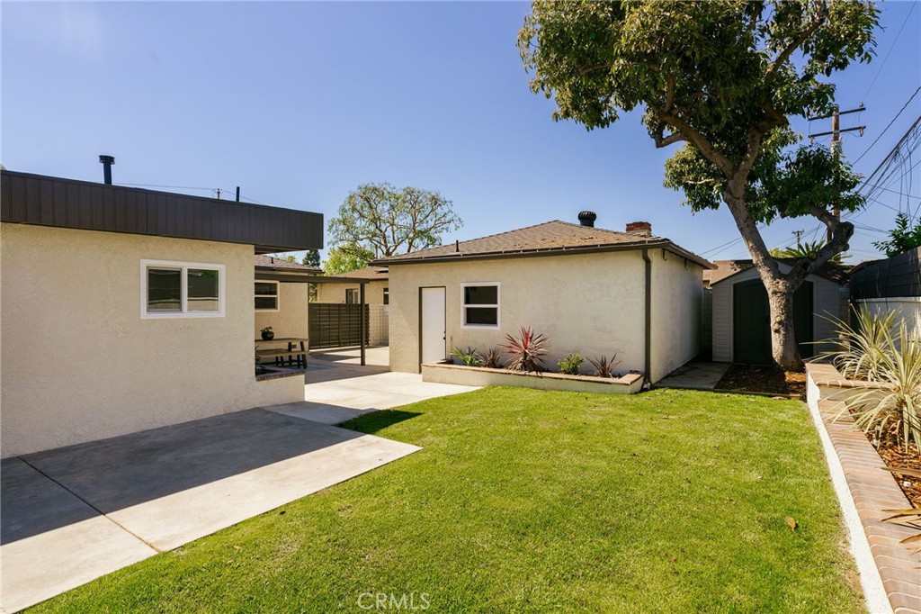 5837 E Gossamer Street