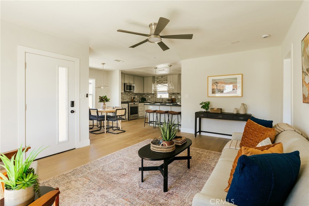 5837 E Gossamer Street