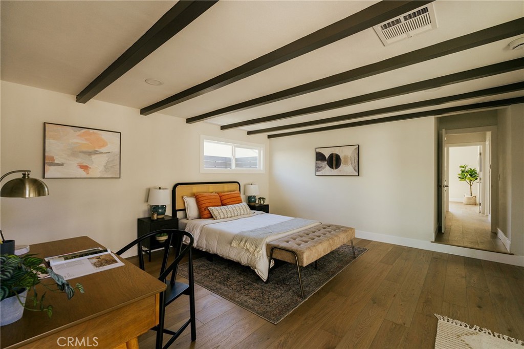 5837 E Gossamer Street