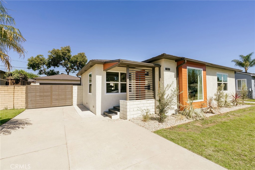 5837 E Gossamer Street