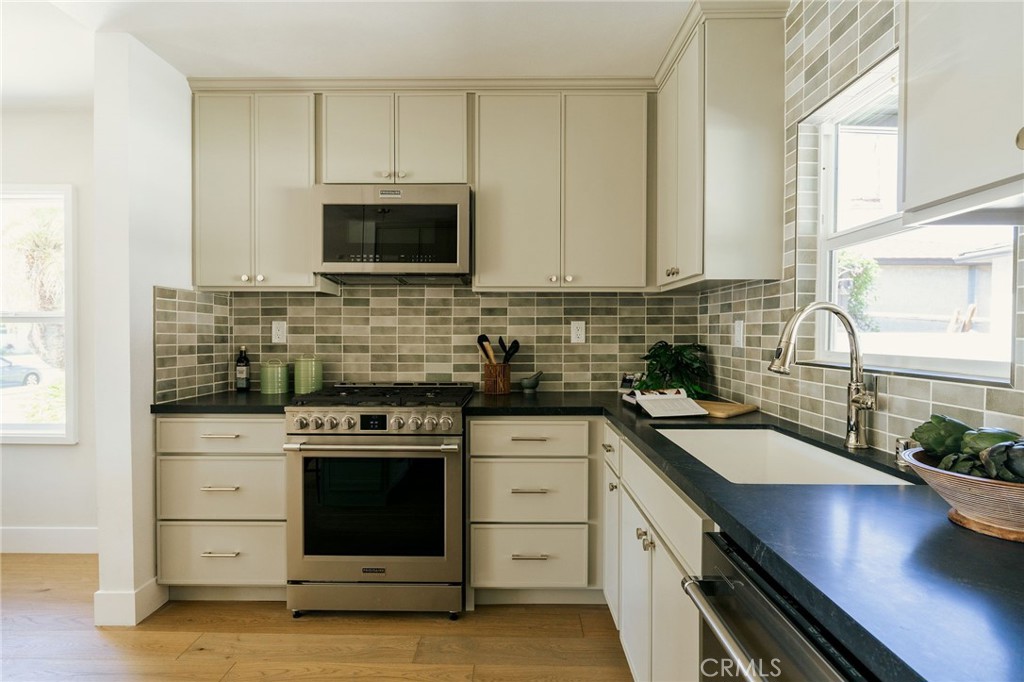 5837 E Gossamer Street