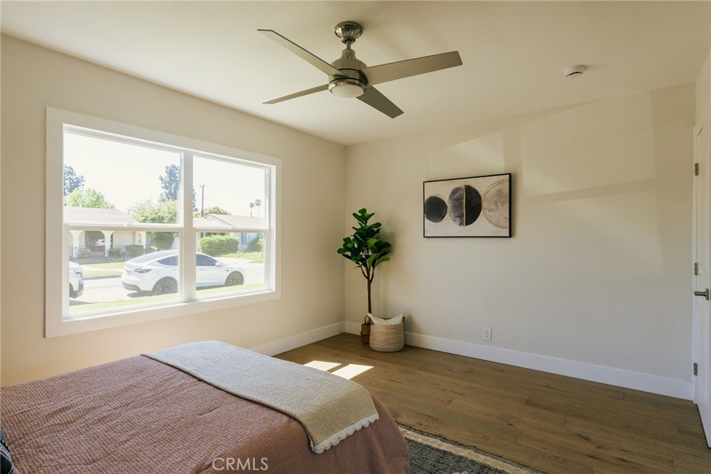 5837 E Gossamer Street