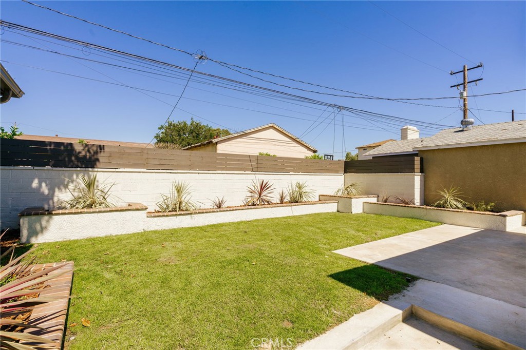 5837 E Gossamer Street