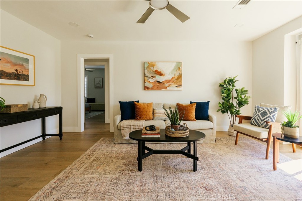 5837 E Gossamer Street