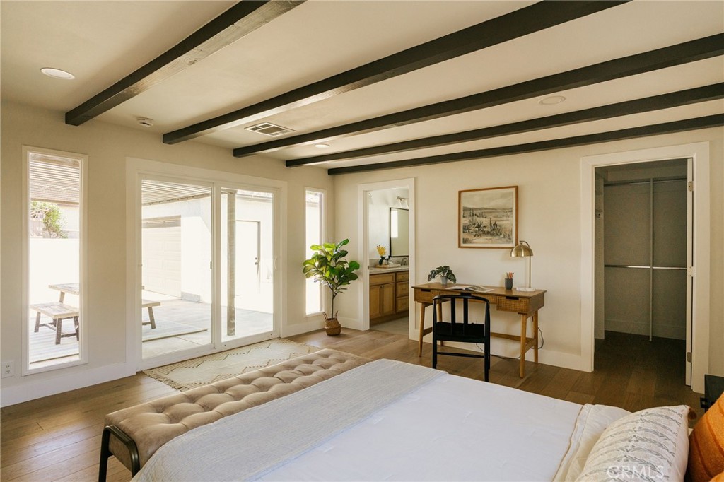 5837 E Gossamer Street