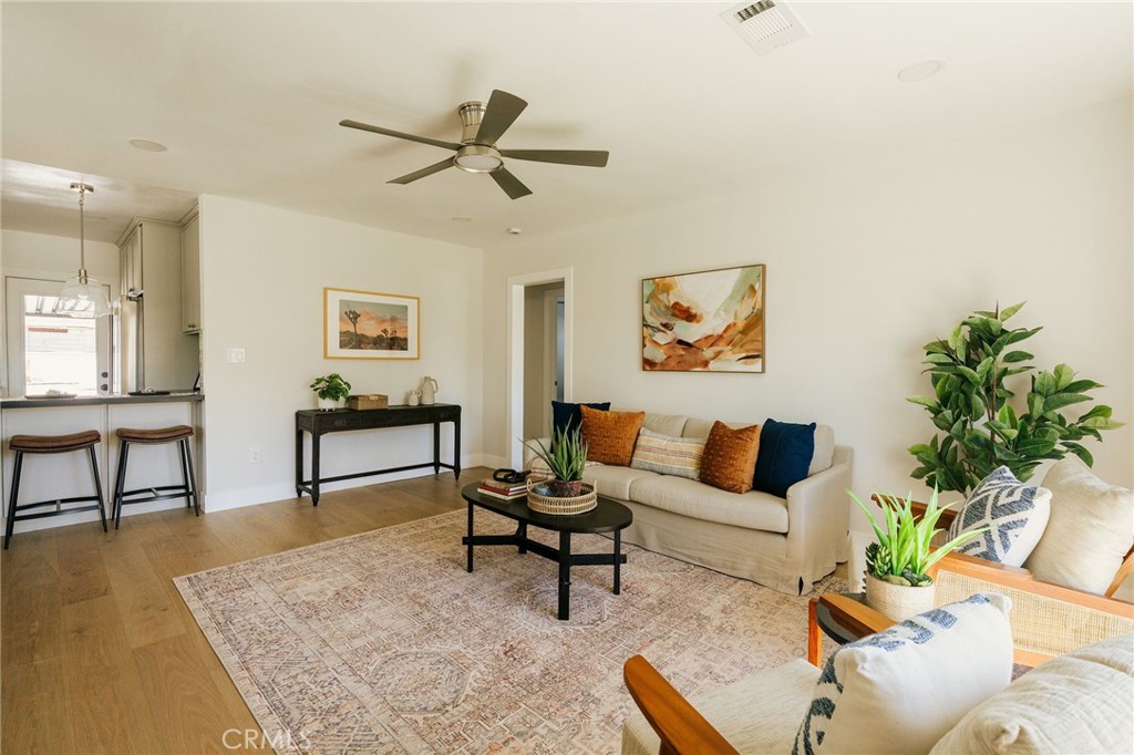 5837 E Gossamer Street