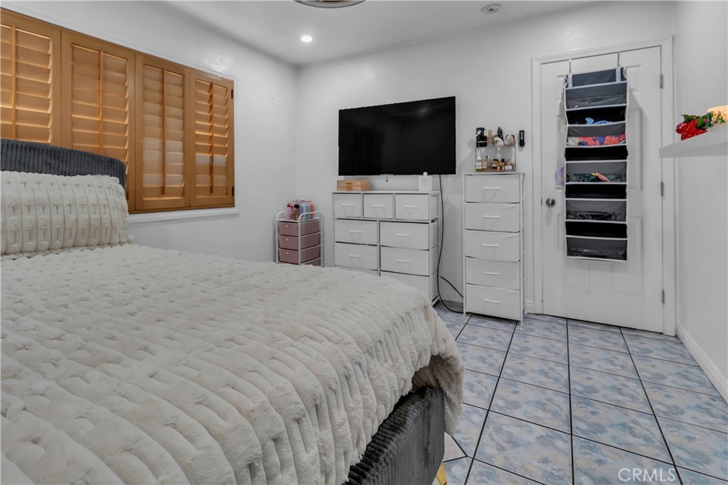 1324 E Turmont