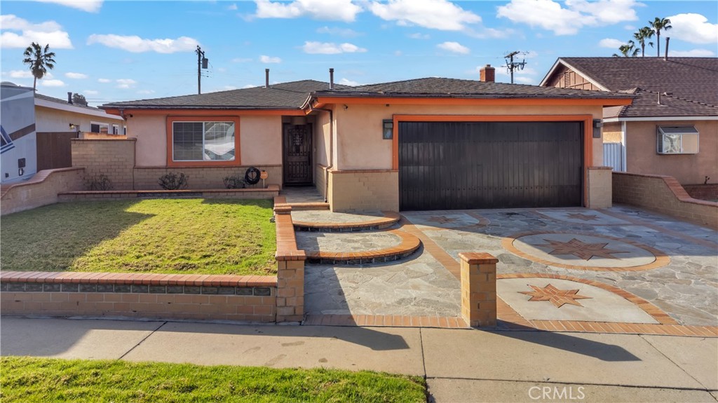 1324 E Turmont