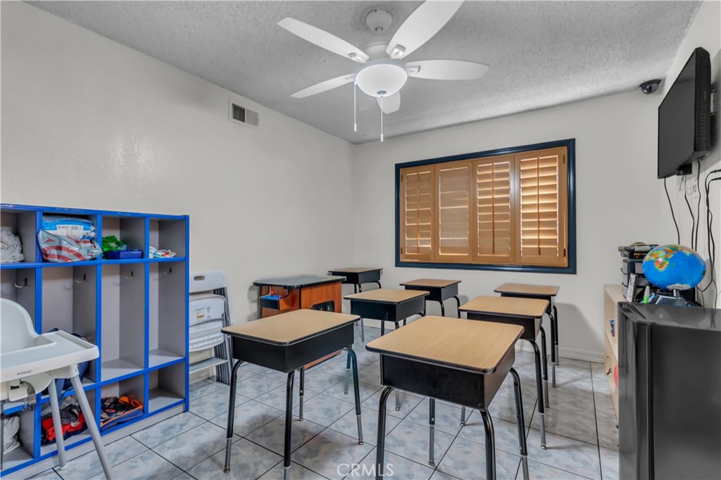 1324 E Turmont