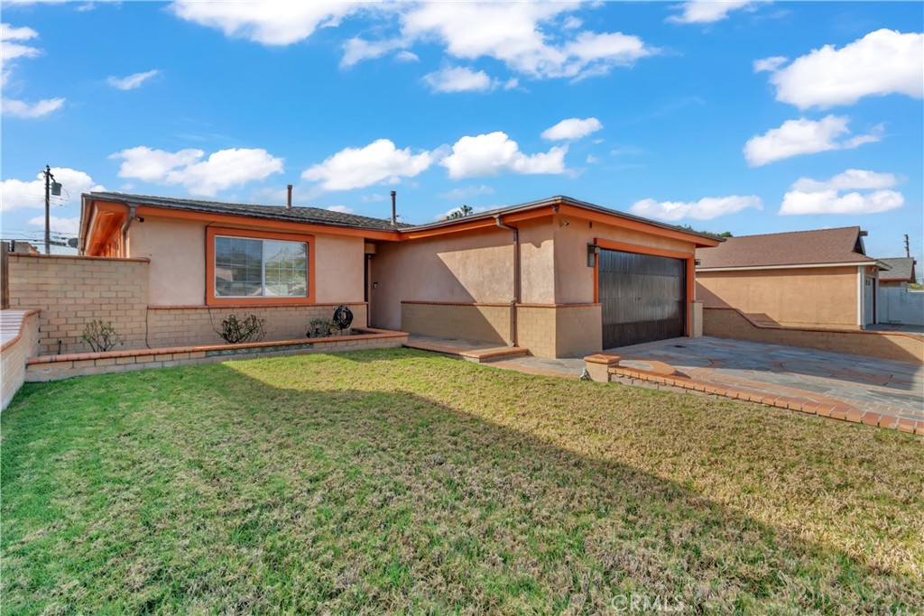 1324 E Turmont