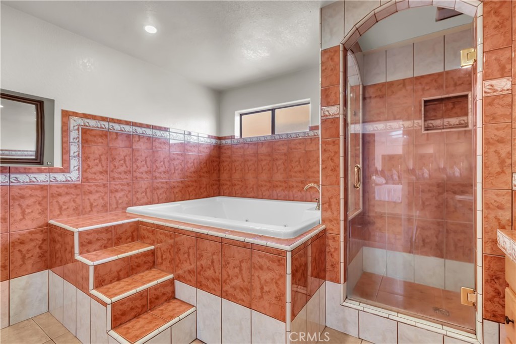 1324 E Turmont