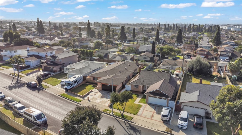 1324 E Turmont