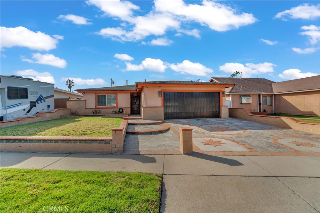 1324 E Turmont