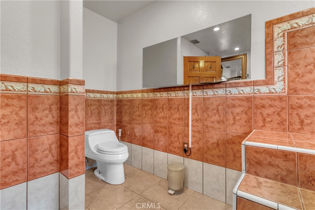 1324 E Turmont