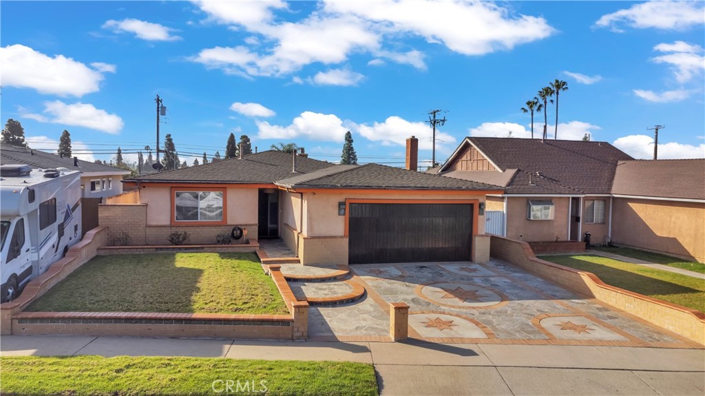 1324 E Turmont