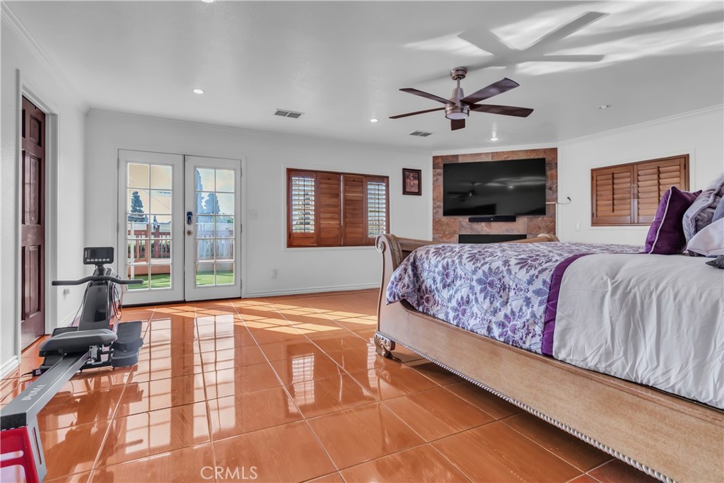1324 E Turmont