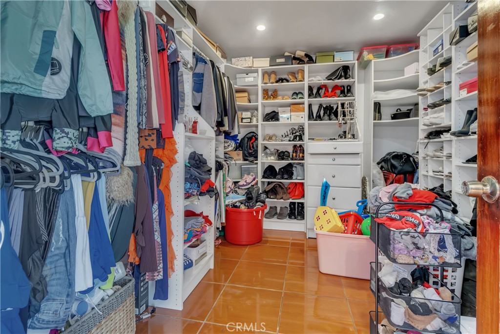 1324 E Turmont